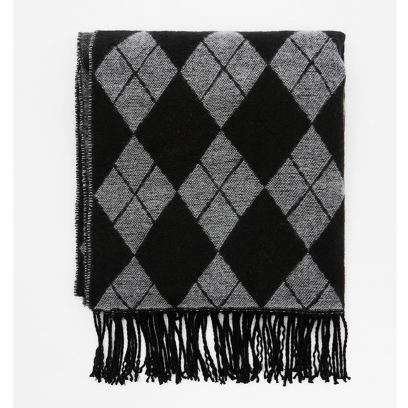 Zara Scarf - Picture 2 of 3